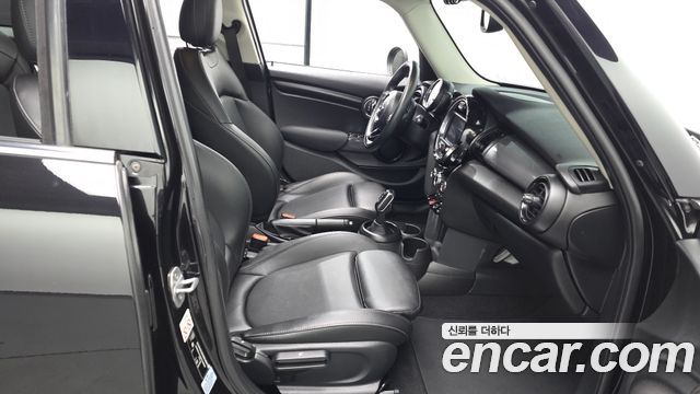 MINI Cooper D 5Door Standard 3rd 2019 — фото 11
