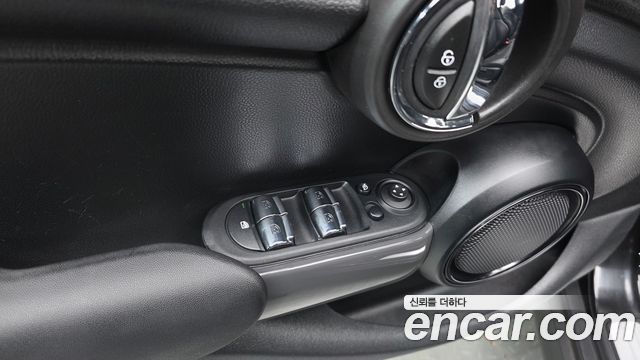 MINI Cooper D 5Door Standard 3rd 2019 — фото 19