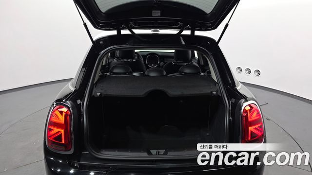 MINI Cooper D 5Door Standard 3rd 2019 — фото 20