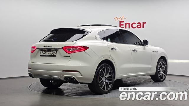 Maserati Levante 3.0 S AWD Luxury 2017 — фото 2