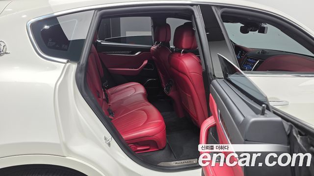 Maserati Levante 3.0 S AWD Luxury 2017 — фото 12