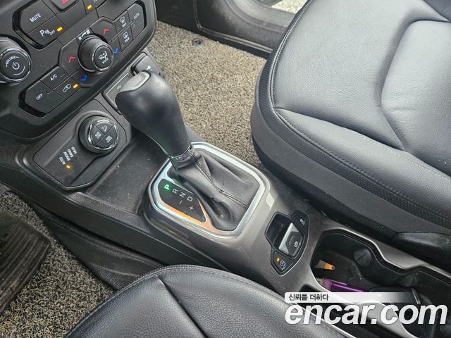 Jeep Renegade 2.0 Diesel Limited AWD 2018 — фото 16
