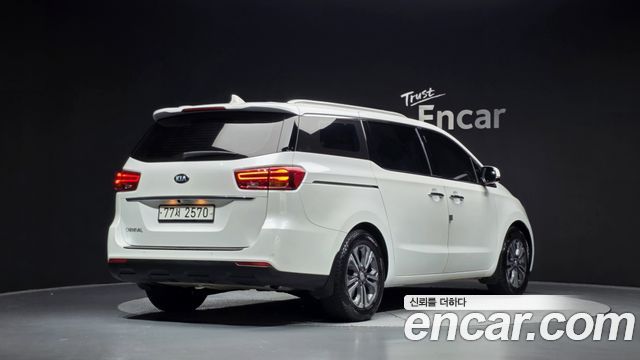 Kia Carnival 9-Seater Prstige 2019 — фото 2