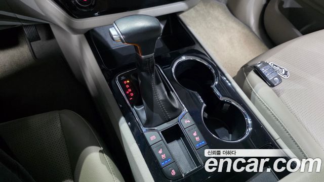 Kia Carnival 9-Seater Prstige 2019 — фото 9