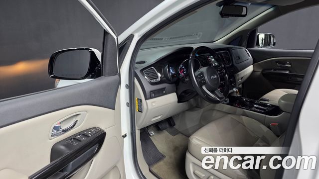 Kia Carnival 9-Seater Prstige 2019 — фото 10