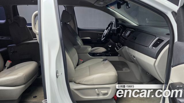 Kia Carnival 9-Seater Prstige 2019 — фото 11