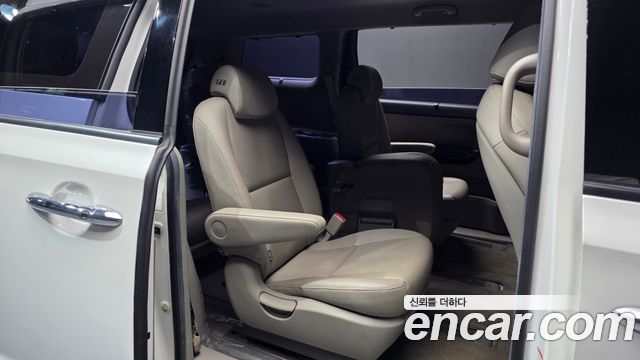 Kia Carnival 9-Seater Prstige 2019 — фото 12