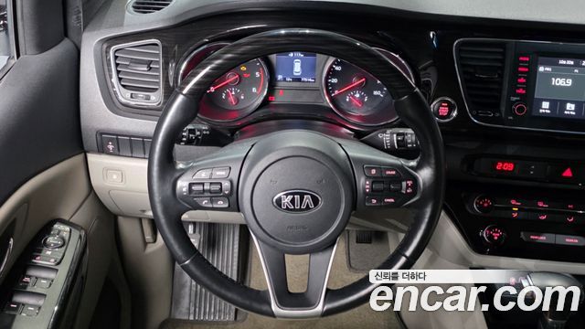 Kia Carnival 9-Seater Prstige 2019 — фото 13