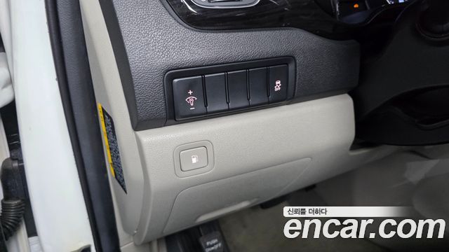 Kia Carnival 9-Seater Prstige 2019 — фото 17