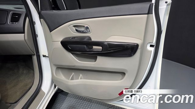 Kia Carnival 9-Seater Prstige 2019 — фото 25