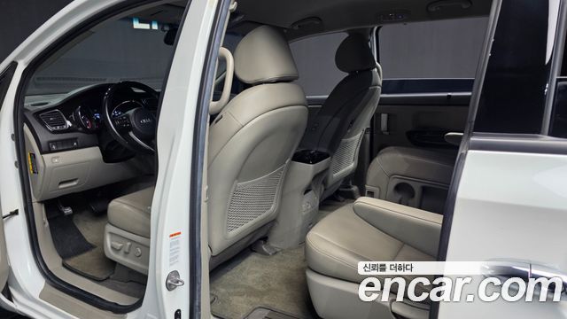 Kia Carnival 9-Seater Prstige 2019 — фото 26