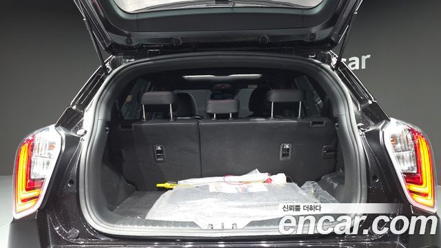 KG Mobility (SsangYong) Very New Tivoli Gasoline 1.5 2WD R-PLUS Black 2022 — фото 20