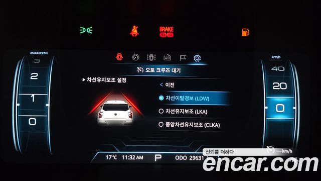 KG Mobility (SsangYong) Very New Tivoli Gasoline 1.5 2WD R-PLUS Black 2022 — фото 34