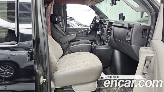 Chevrolet Express Van 6.0 2018 — фото 11
