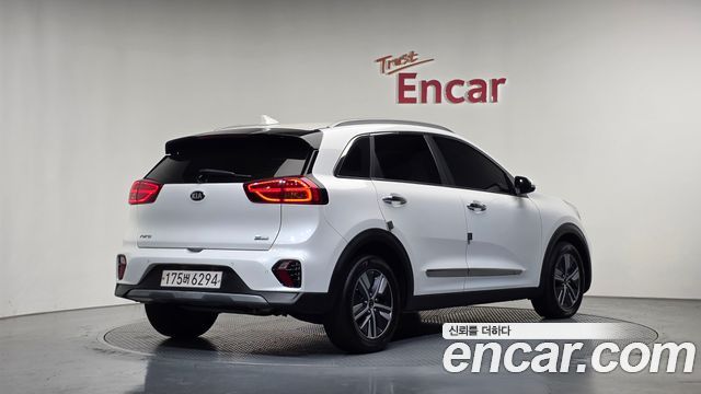 Kia Niro 1.6 HEV Prestige 2020 — фото 2