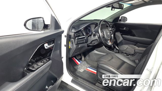 Kia Niro 1.6 HEV Prestige 2020 — фото 10