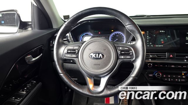 Kia Niro 1.6 HEV Prestige 2020 — фото 14