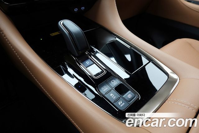 Toyota Alphard (IV) 2.5 HEV Executive AWD 2024 — фото 9
