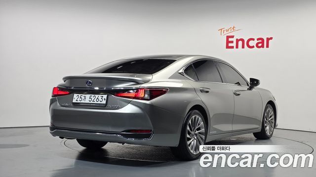 Lexus ES300h (VII) Luxury Plus 2019 — фото 2