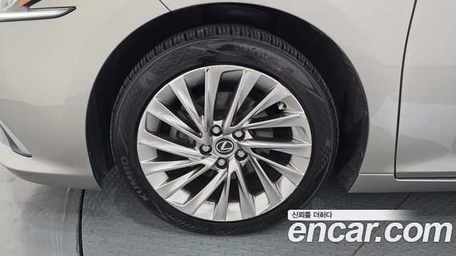 Lexus ES300h (VII) Luxury Plus 2019 — фото 5