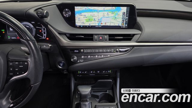 Lexus ES300h (VII) Luxury Plus 2019 — фото 16