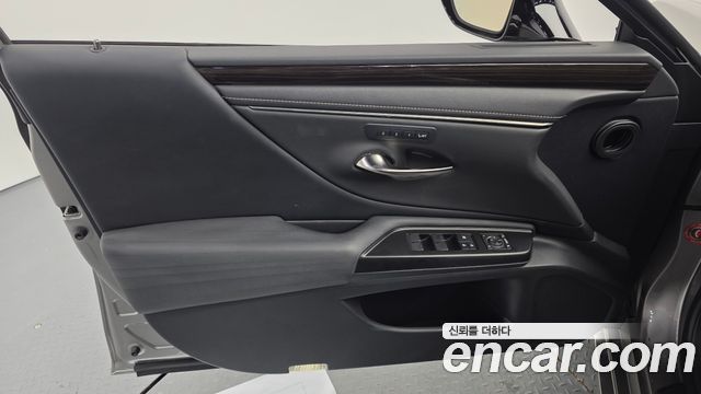 Lexus ES300h (VII) Luxury Plus 2019 — фото 24