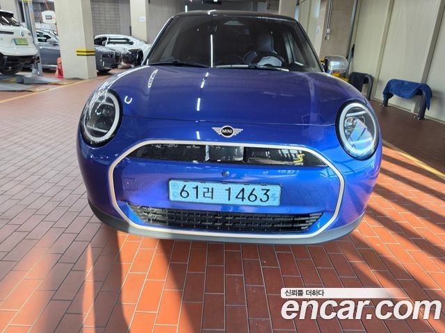 MINI Cooper Electric (IV) SE Favoured 2024 — фото 3