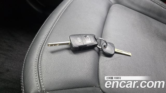 Kia Sportage R Diesel 2WD TLX Deluxe 2012 — фото 19