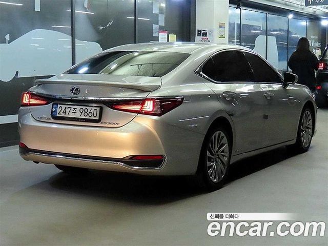 Lexus ES300h (VII) Supreme 2019 — фото 2