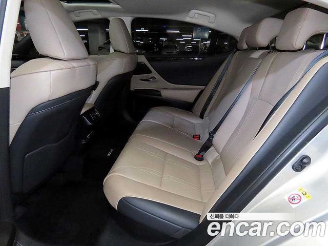 Lexus ES300h (VII) Supreme 2019 — фото 10