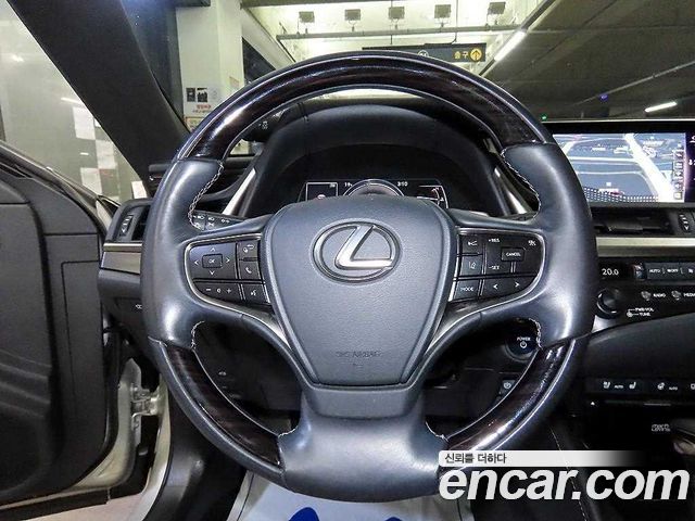 Lexus ES300h (VII) Supreme 2019 — фото 16