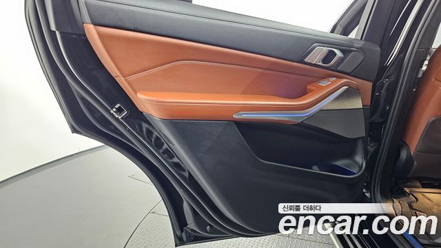 BMW X7 (G07) xDrive 40i Design Pure Excellence 7-Seater 2025 — фото 31