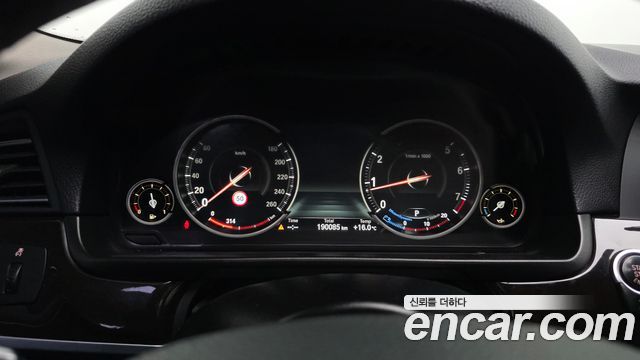 BMW 5 Series (F10) 528i xDrive 2014 — фото 8