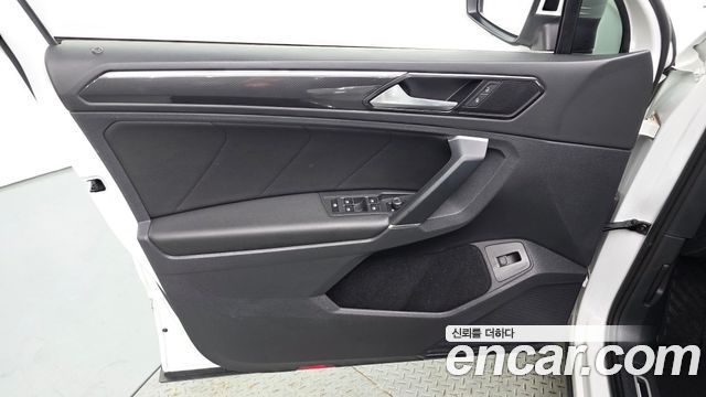 Volkswagen Tiguan (II) 2.0 TDI 4Motion Prestige 2018 — фото 24