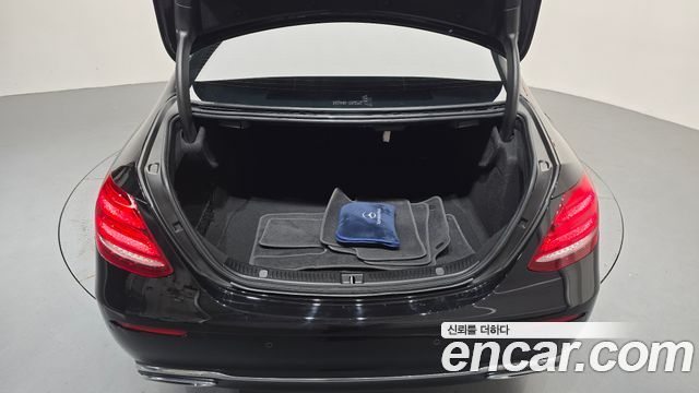 Mercedes-Benz E-Class (W213) E300 4MATIC Exclusive 2020 — фото 17