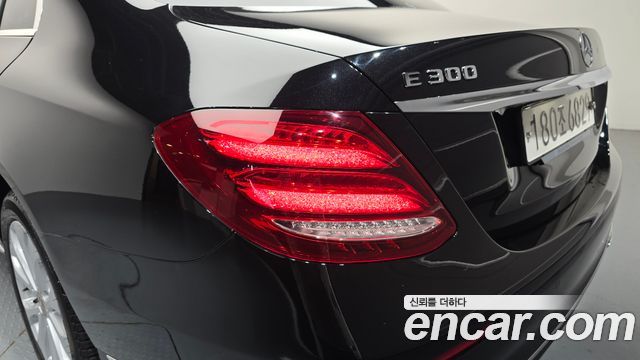 Mercedes-Benz E-Class (W213) E300 4MATIC Exclusive 2020 — фото 23