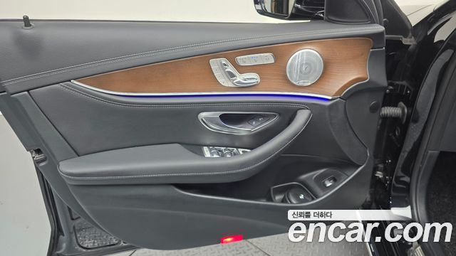 Mercedes-Benz E-Class (W213) E300 4MATIC Exclusive 2020 — фото 24