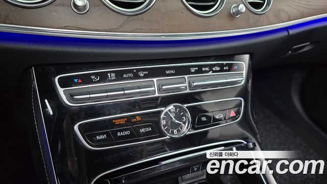 Mercedes-Benz E-Class (W213) E300 4MATIC Exclusive 2020 — фото 34