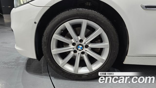 BMW 5 Series (F10) 528i 2015 — фото 5