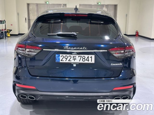 Maserati Levante 3.0 S AWD Modena 2023 — фото 4