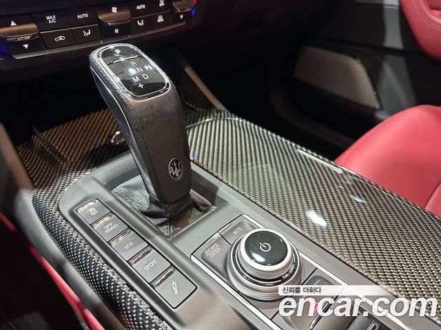 Maserati Levante 3.0 S AWD Modena 2023 — фото 8