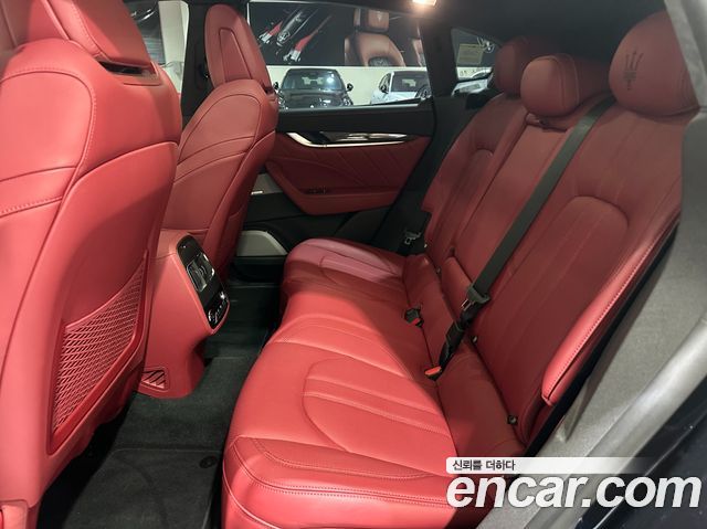 Maserati Levante 3.0 S AWD Modena 2023 — фото 15