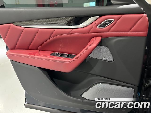 Maserati Levante 3.0 S AWD Modena 2023 — фото 16