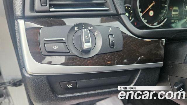 BMW 5 Series (F10) 528i 2014 — фото 15