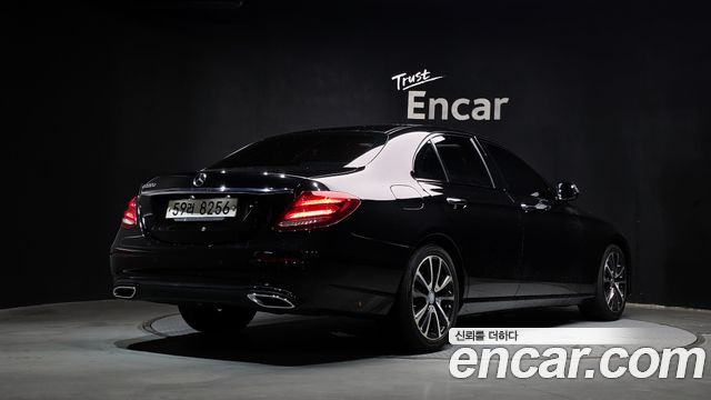 Mercedes-Benz E-Class (W213) E220d Avantgarde 2017 — фото 2