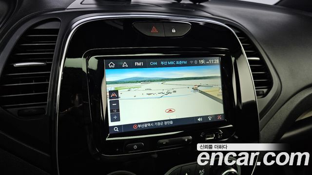 Renault Korea QM3 RE Panoramic Edition 2018 — фото 15