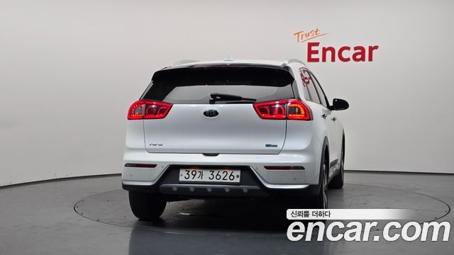 Kia Niro Prestige 2018 — фото 4