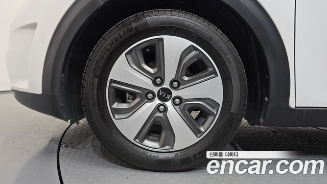 Kia Niro Prestige 2018 — фото 5