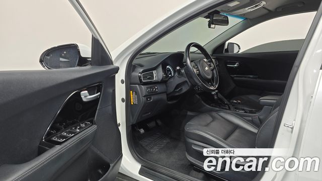 Kia Niro Prestige 2018 — фото 10