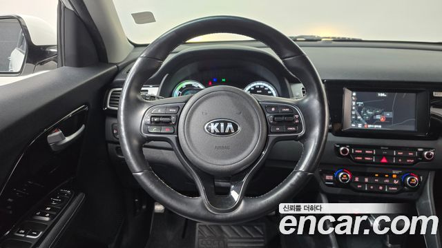 Kia Niro Prestige 2018 — фото 12